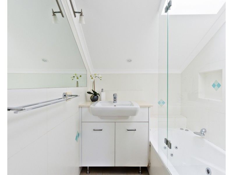 10 Mossgiel Street, Fairlight NSW 2094