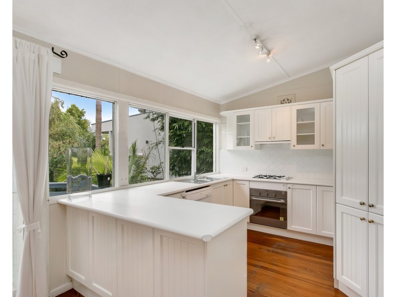 2 Wyuna Avenue, Freshwater NSW 2096