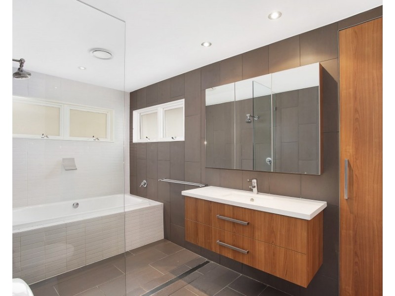 33 Pine Street, Manly NSW 2095