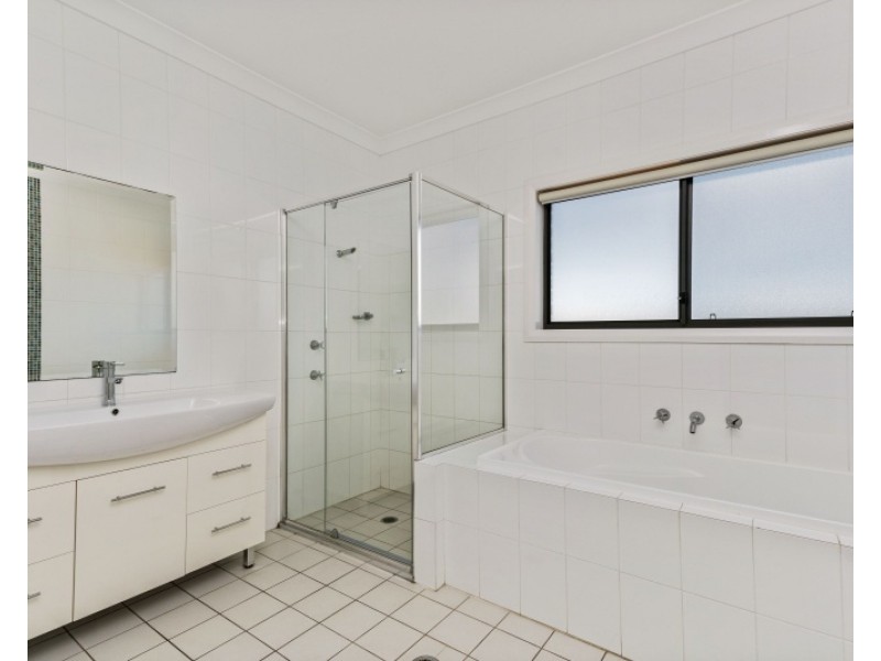 48 Griffin Road, North Curl Curl NSW 2099