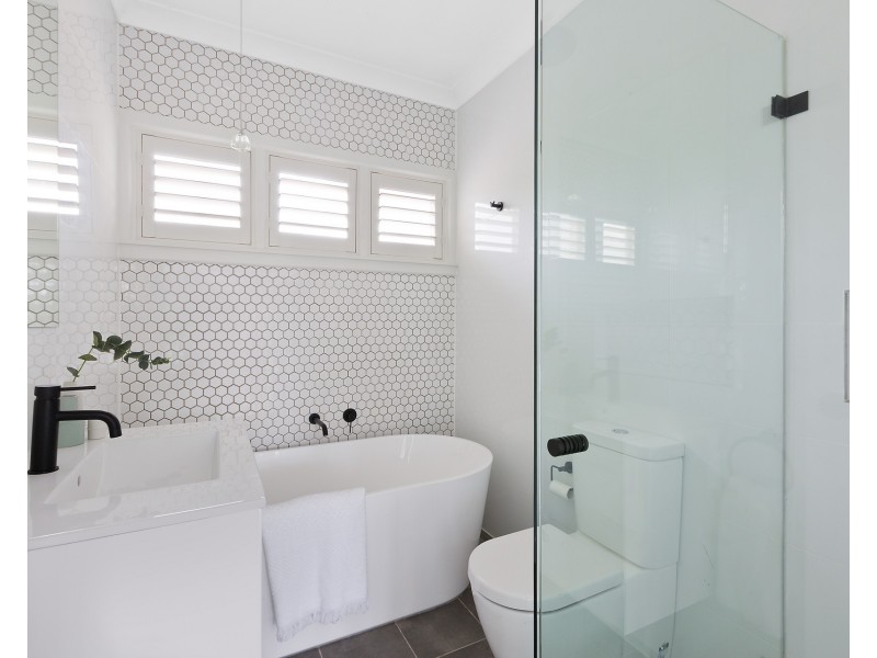 24 Campbell Parade, Manly Vale NSW 2093