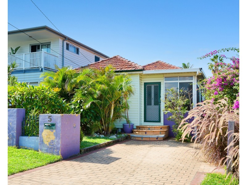 5 Blackwood Road, North Curl Curl NSW 2099