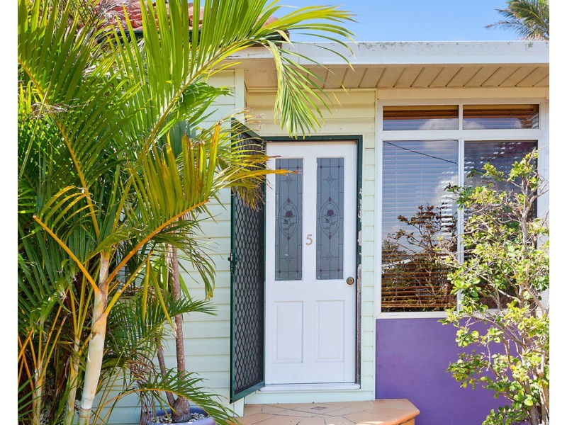 5 Blackwood Road, North Curl Curl NSW 2099