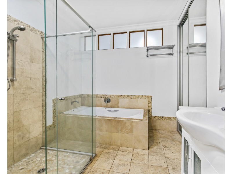 62 Veterans Parade, Wheeler Heights NSW 2097