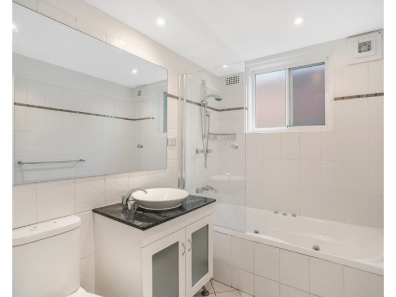 3/26 Kooloora Avenue, Freshwater NSW 2096