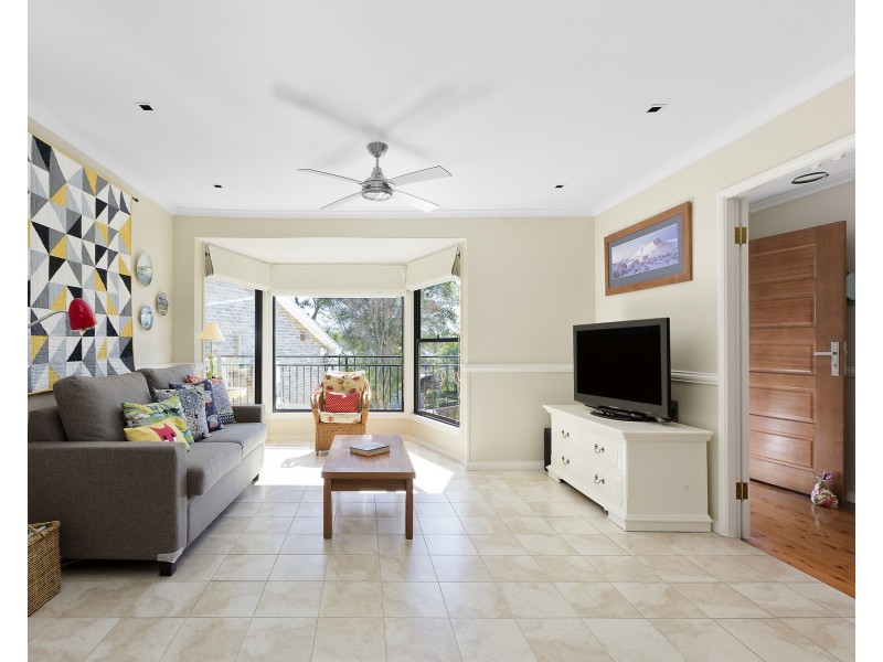 17 Grasmere Crescent, Wheeler Heights NSW 2097