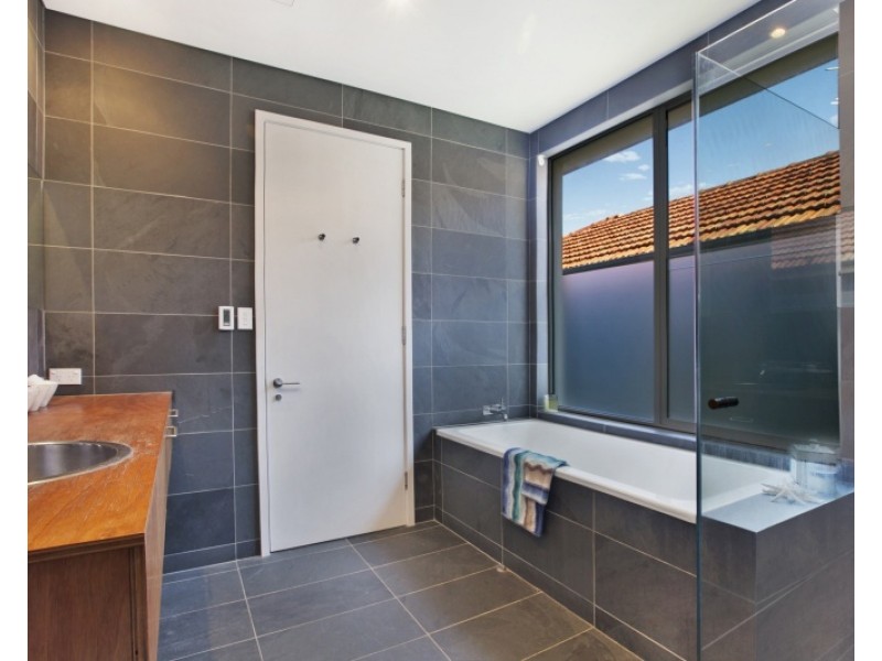 6 Bellevue Parade, North Curl Curl NSW 2099