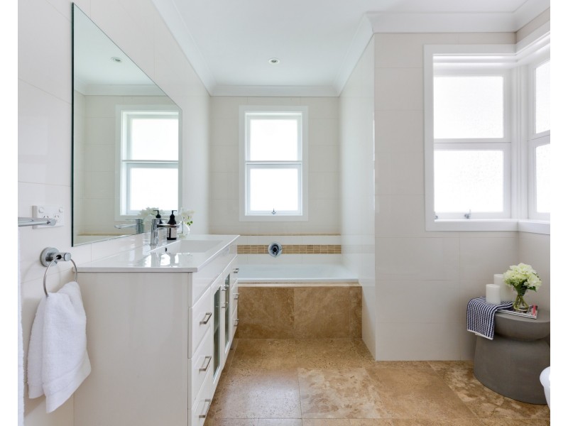 4 Kirkstone Road, Wheeler Heights NSW 2097