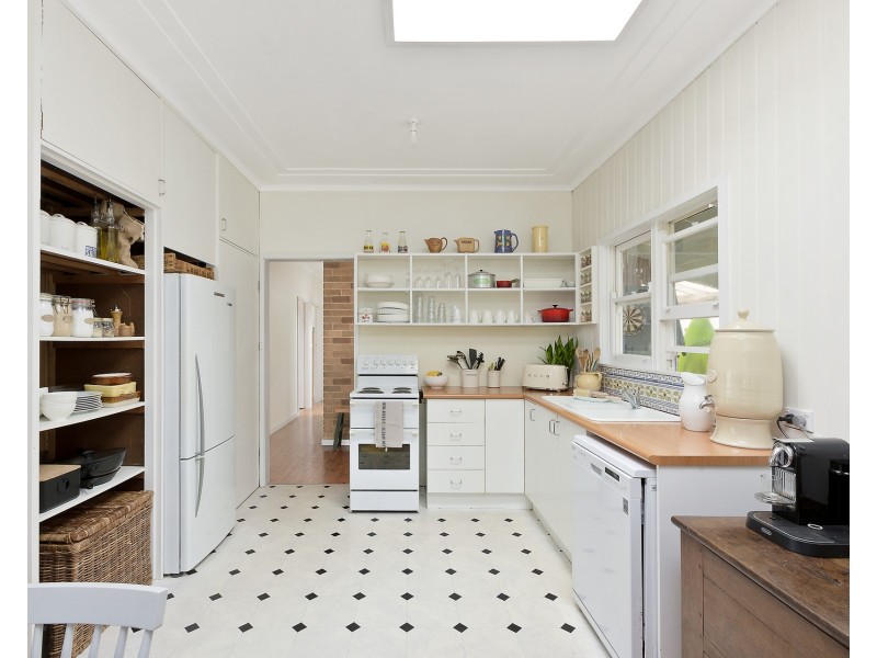 8 Cambridge Avenue, Narraweena NSW 2099