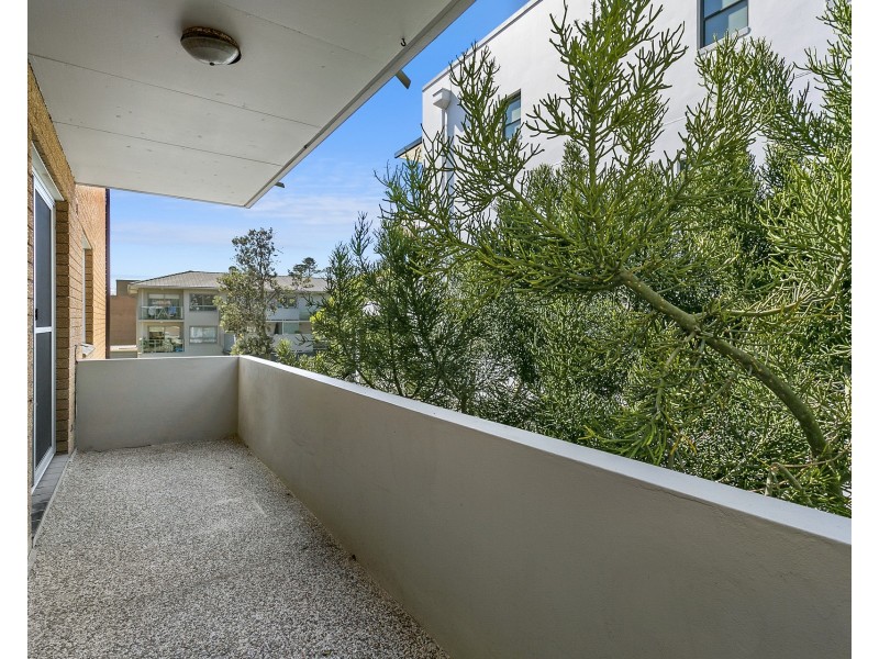 2/125 Oaks Avenue, Dee Why NSW 2099