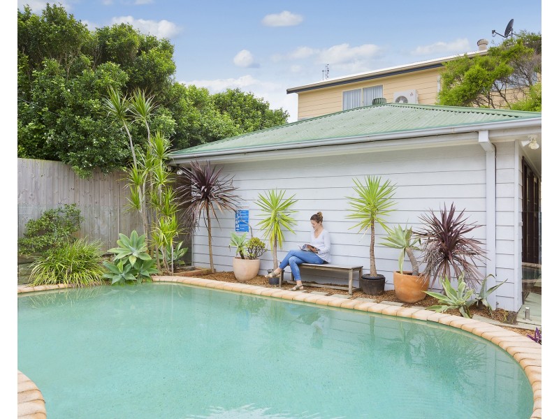 69 Griffin Road, North Curl Curl NSW 2099