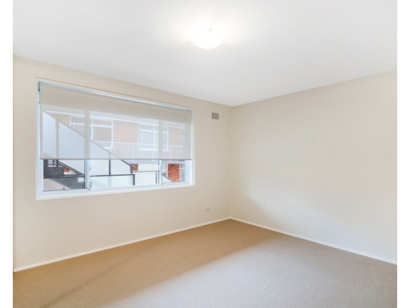 2/26 Kooloora Avenue, Freshwater NSW 2096