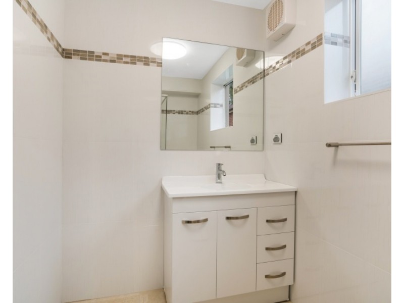 2/26 Kooloora Avenue, Freshwater NSW 2096