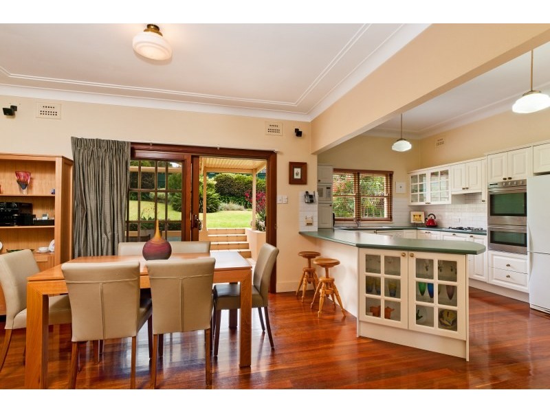 8 Ponsonby Parade, Seaforth NSW 2092