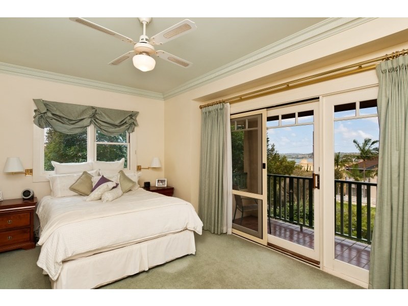 8 Ponsonby Parade, Seaforth NSW 2092