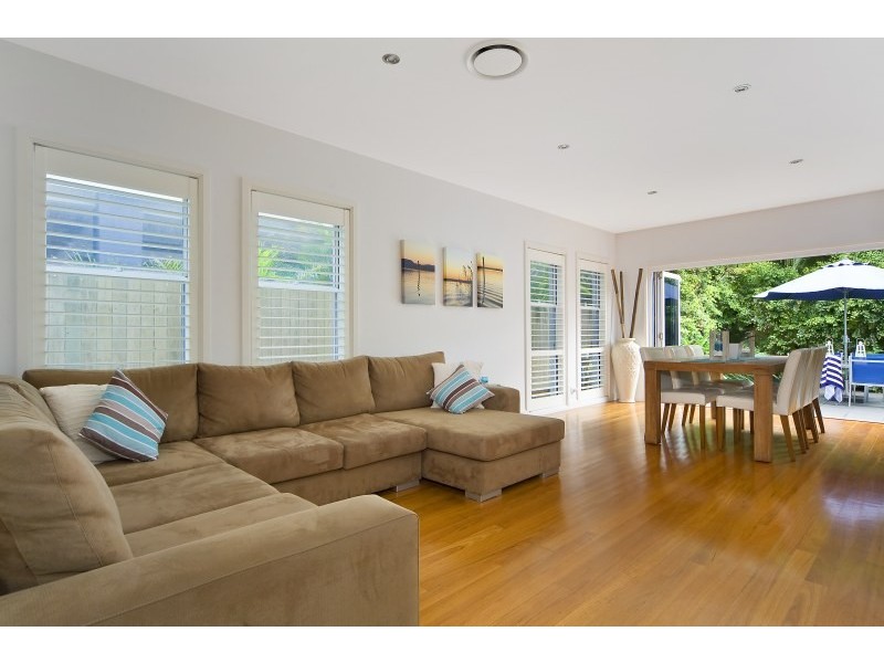 33 Griffin Road, North Curl Curl NSW 2099