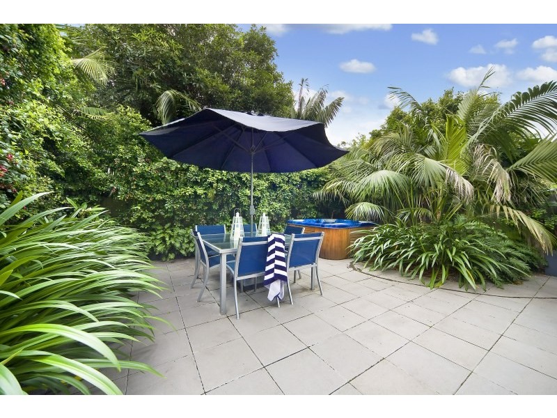 33 Griffin Road, North Curl Curl NSW 2099