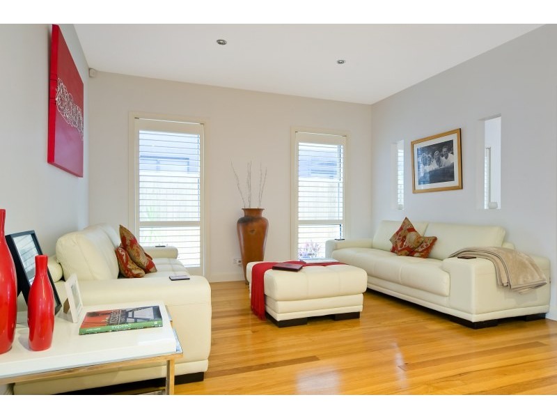 33 Griffin Road, North Curl Curl NSW 2099