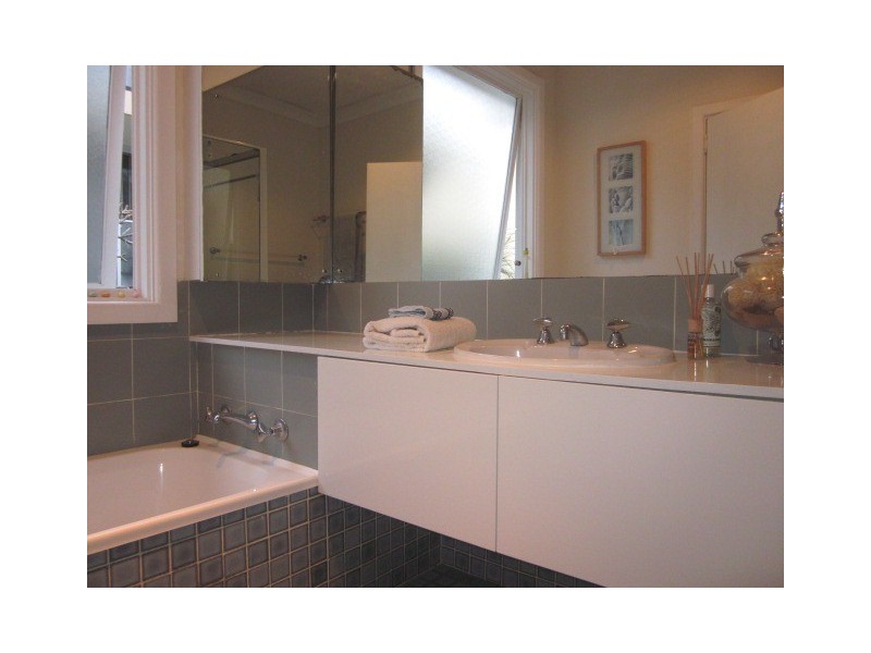 60 Carrington Parade, Curl Curl NSW 2096