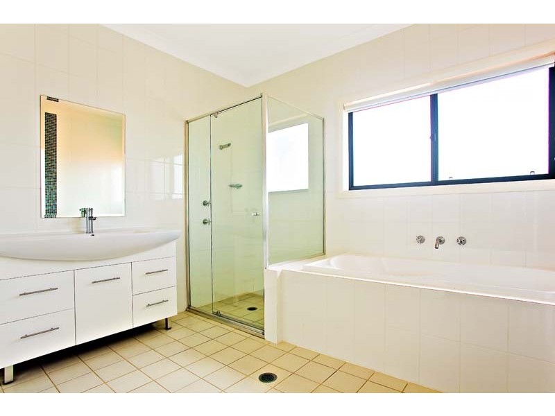 48 Griffin Road, North Curl Curl NSW 2099