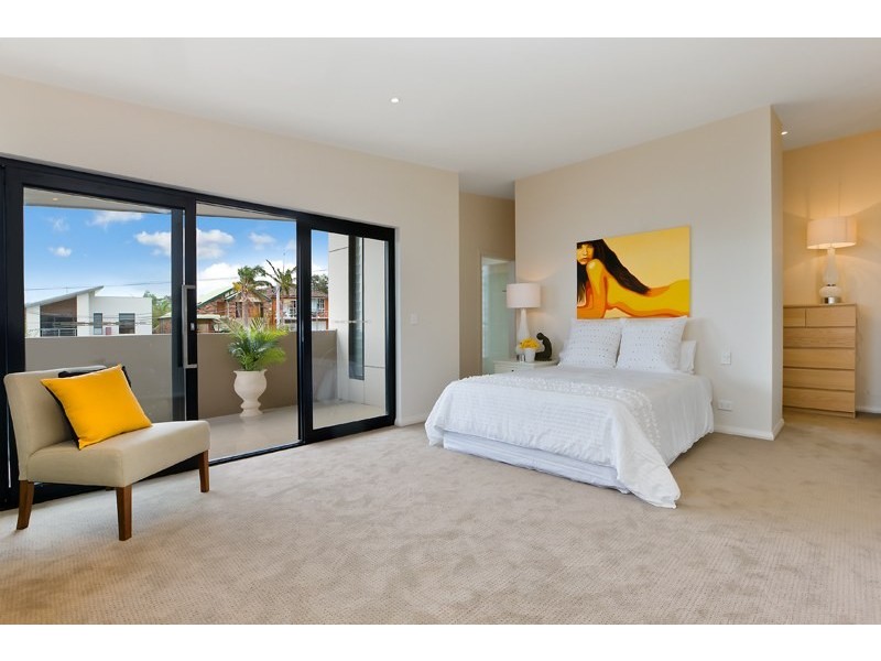 79 Griffin Road, North Curl Curl NSW 2099