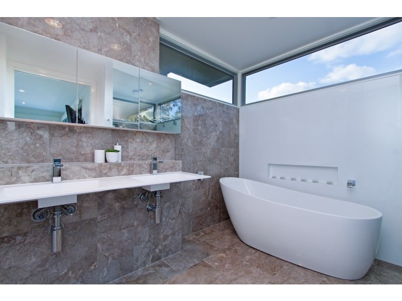 27 Fromelles Avenue, Seaforth NSW 2092