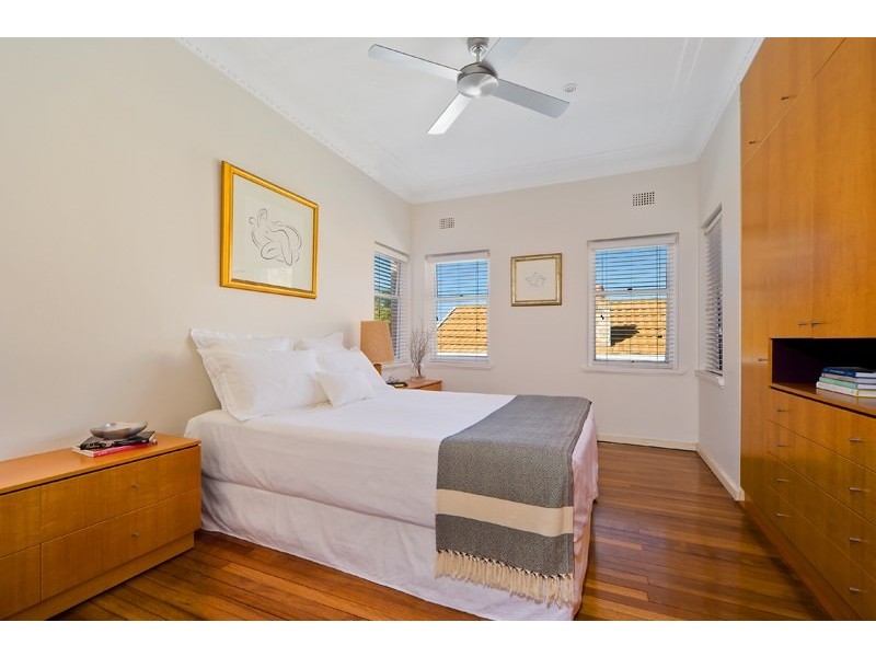 Unit 2/46 Undercliff Road, Freshwater NSW 2096