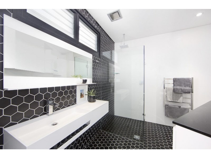 24 Makim Street, North Curl Curl NSW 2099