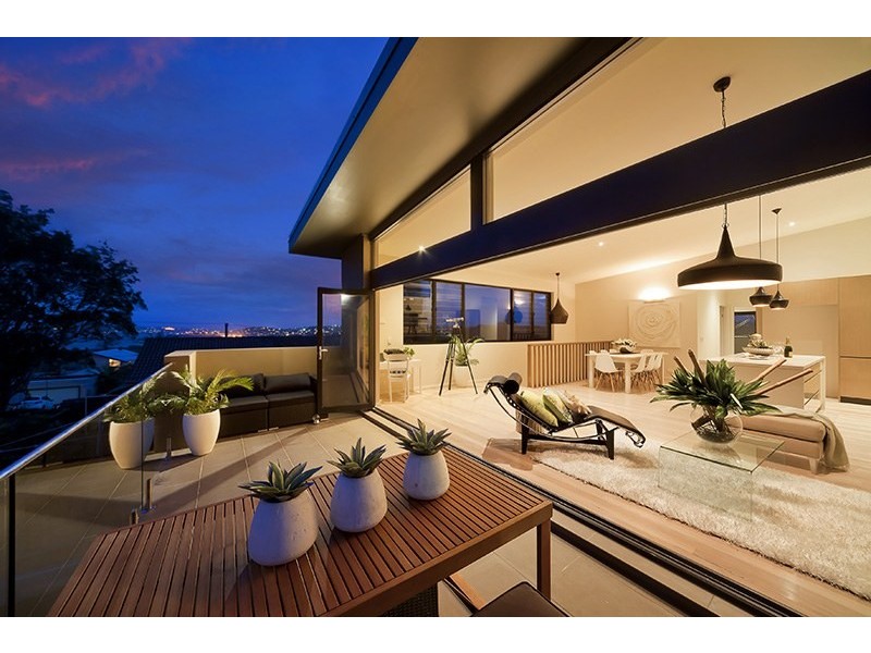 79 Griffin Road, North Curl Curl NSW 2099