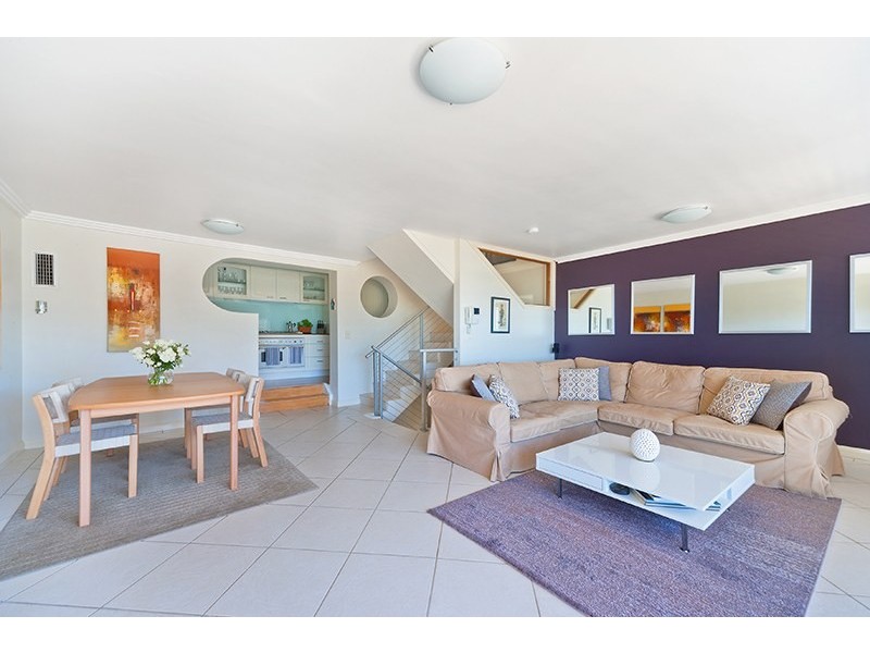 21/2-4 Beach Street, Curl Curl NSW 2096