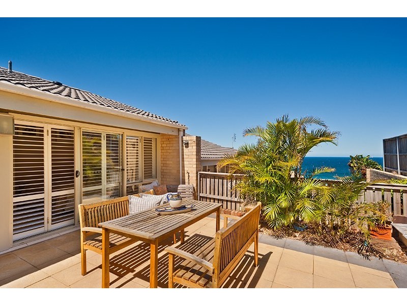 21/2-4 Beach Street, Curl Curl NSW 2096