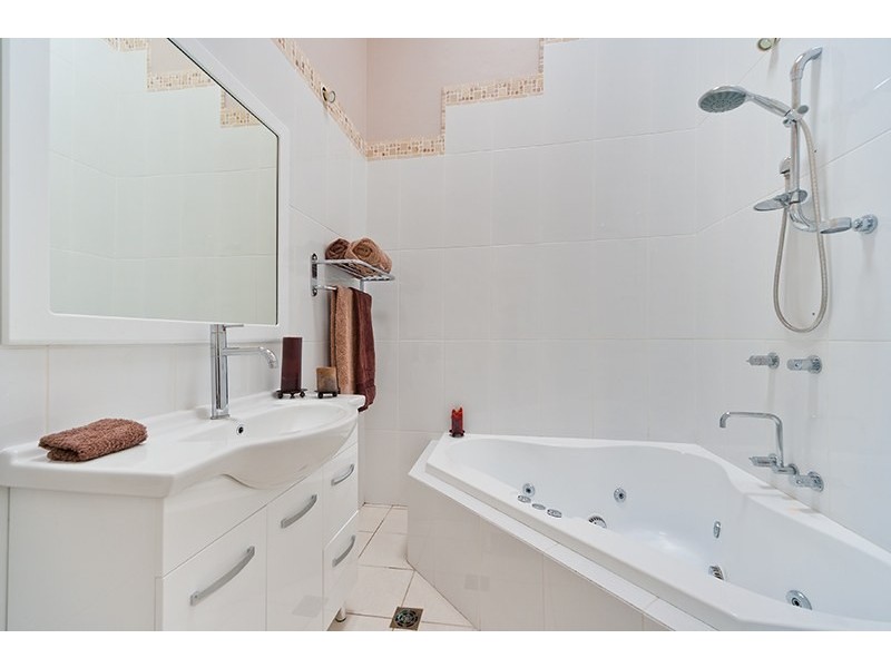 21/2-4 Beach Street, Curl Curl NSW 2096