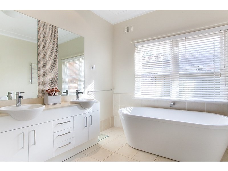 16 Wakehurst Parkway, Seaforth NSW 2092