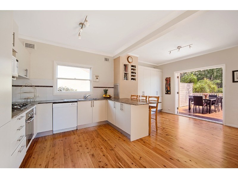 8 Stewart Avenue, Curl Curl NSW 2096