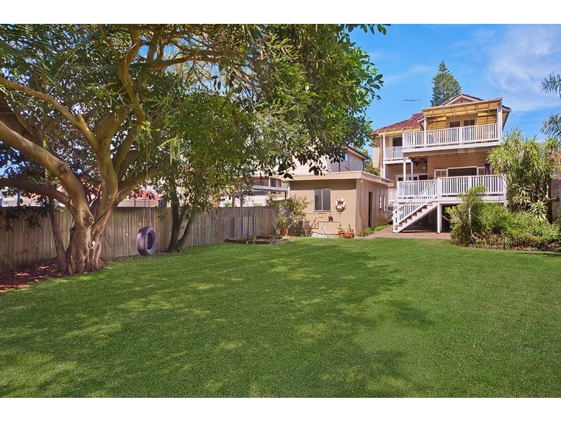 8 Stewart Avenue, Curl Curl NSW 2096