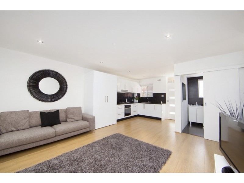 2/8 Fairway Close, Manly Vale NSW 2093