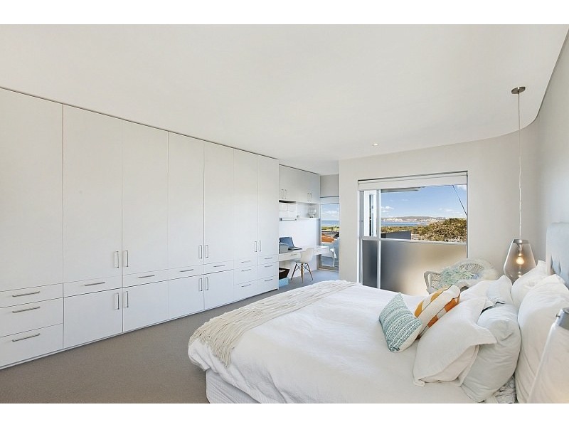 6 Bellevue Parade, North Curl Curl NSW 2099