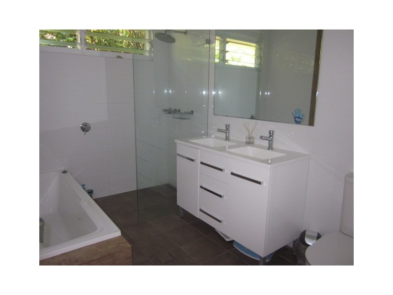 2 Armstrong Street, Seaforth NSW 2092