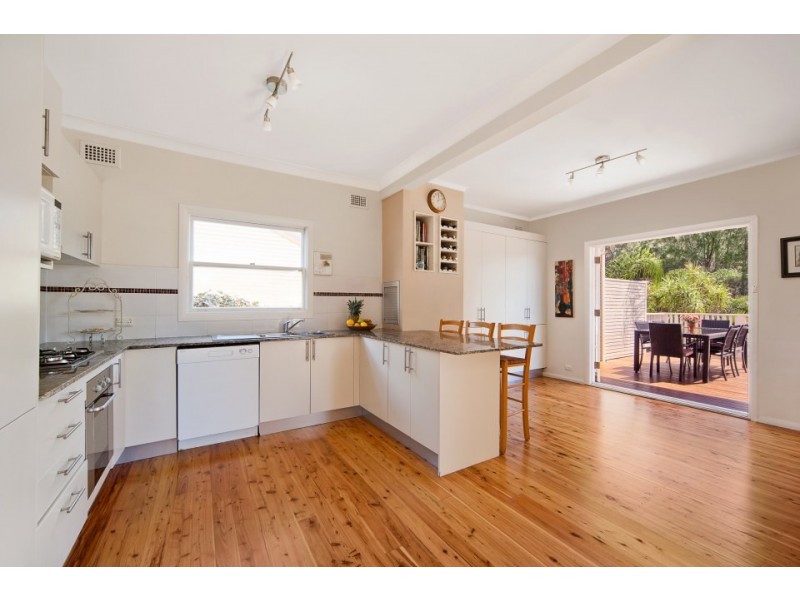8 Stewart Avenue, Curl Curl NSW 2096