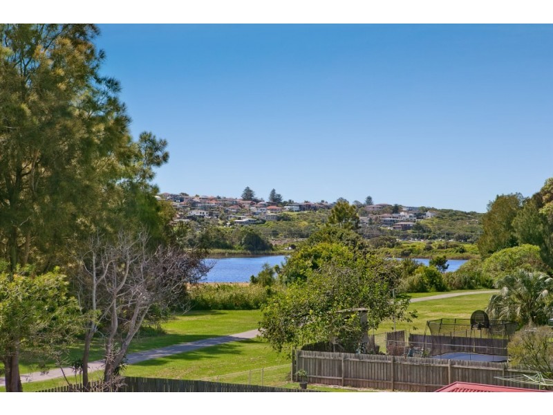 8 Stewart Avenue, Curl Curl NSW 2096