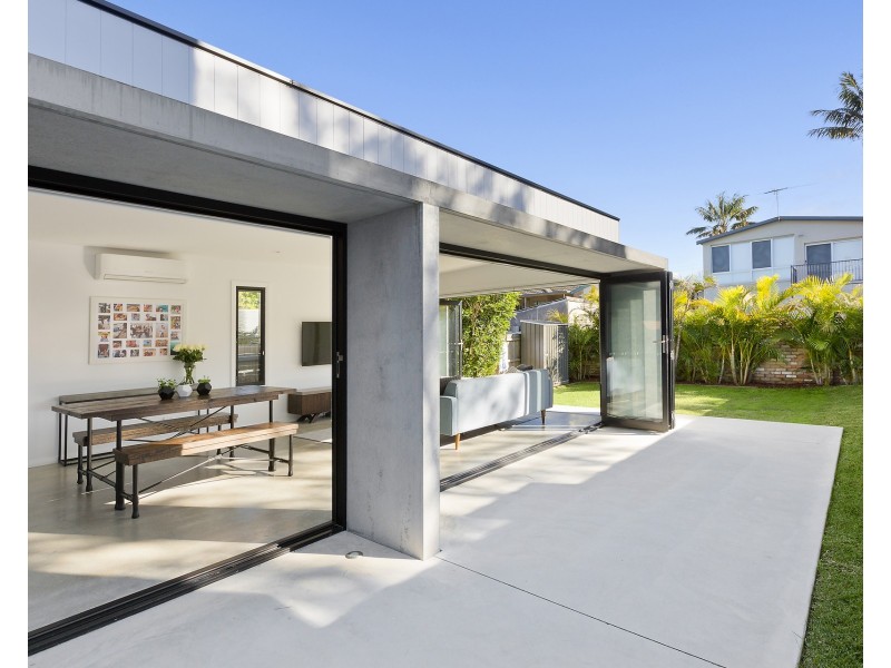 18 Griffin Road, North Curl Curl NSW 2099