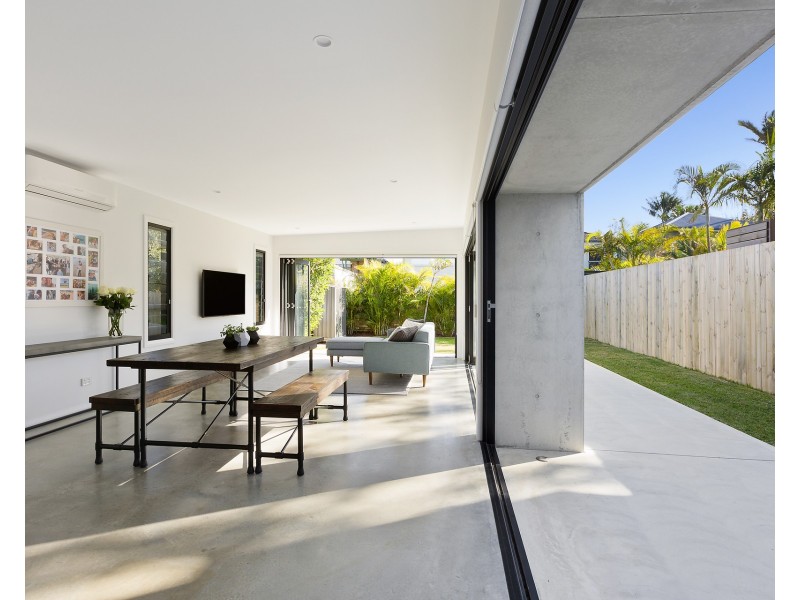 18 Griffin Road, North Curl Curl NSW 2099