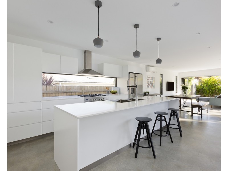 18 Griffin Road, North Curl Curl NSW 2099