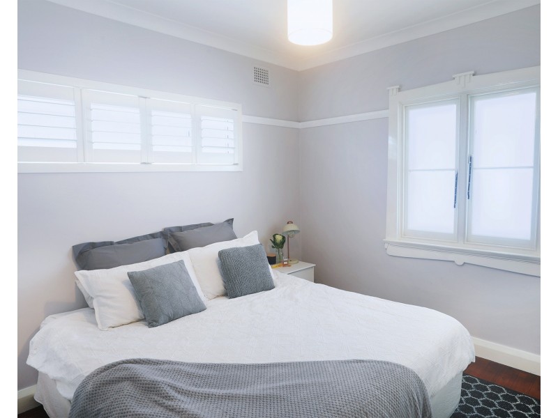 18 Griffin Road, North Curl Curl NSW 2099