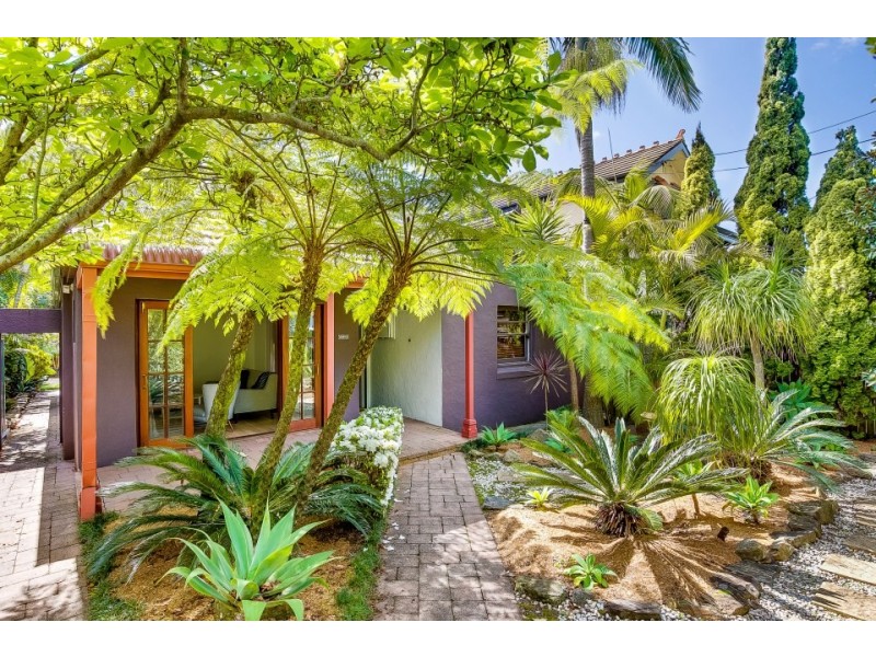 135 Wyndora Ave, Freshwater NSW 2096