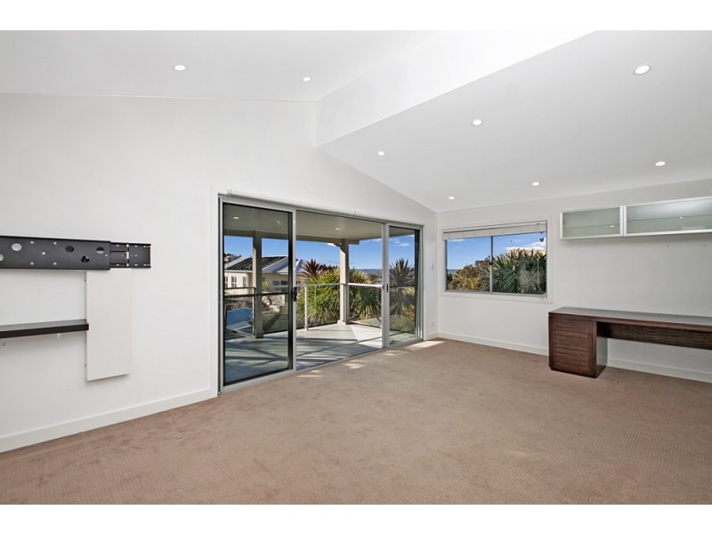 53 Griffin Road, North Curl Curl NSW 2099