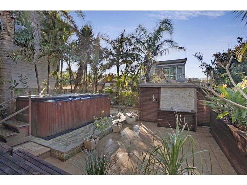 53 Griffin Road, North Curl Curl NSW 2099