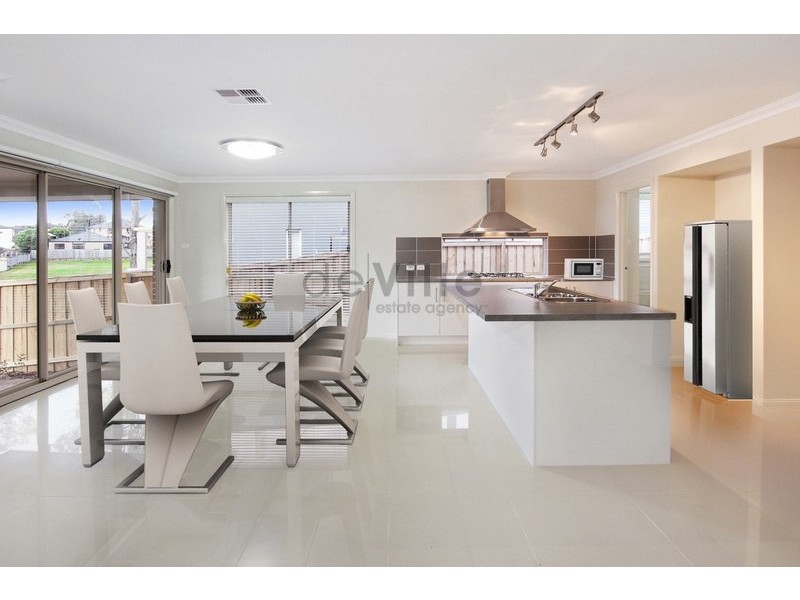 27 Kirkwall Avenue, Castle Hill NSW 2154