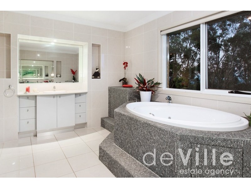 680 Mount Hercules Road, Razorback NSW 2571