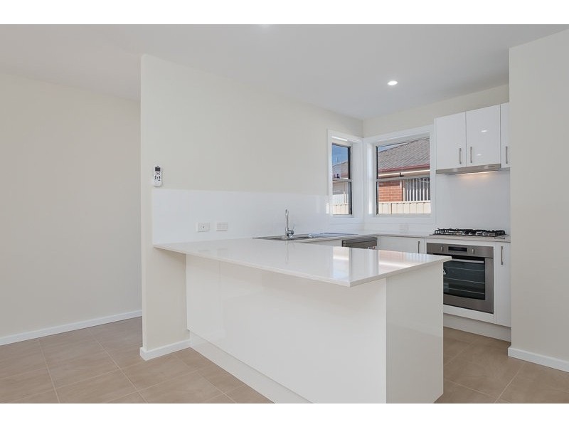 2/13 Margaret Street, Warners Bay NSW 2282